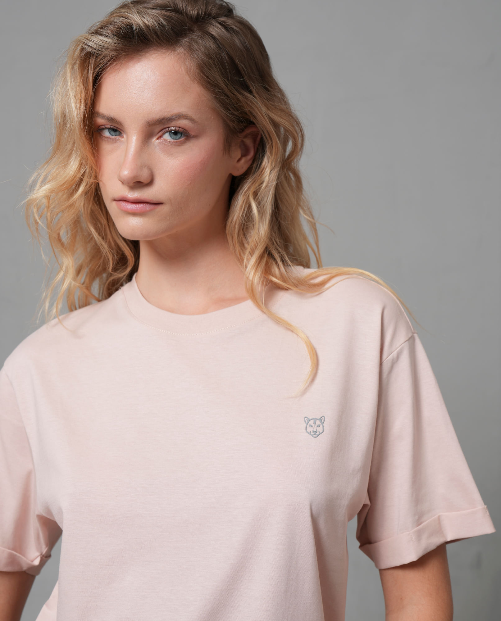 Camiseta básica con puma estampado para mujer