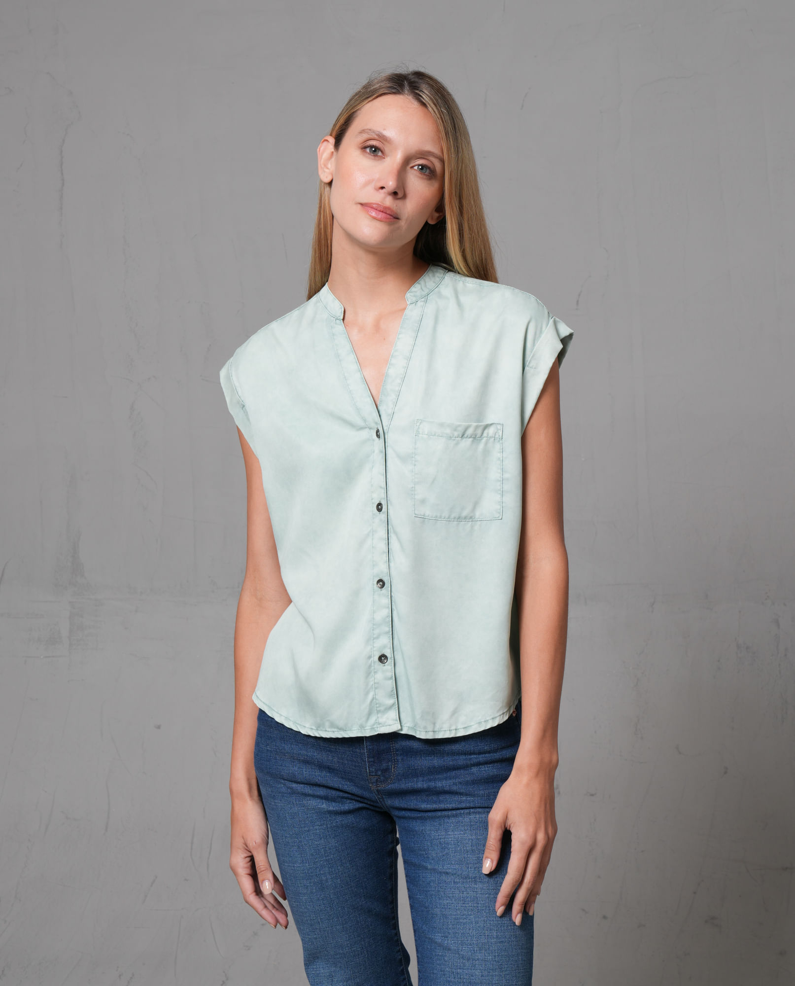 Camisa de manga rodada con escote en V para mujer
