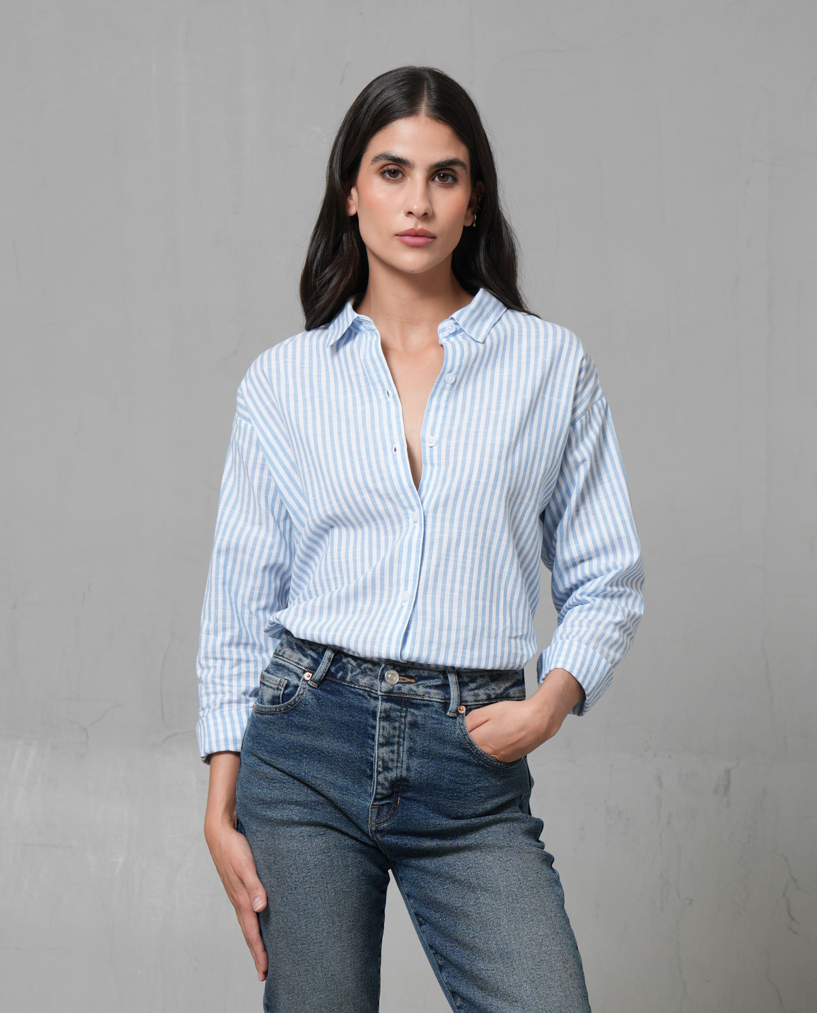 Camisa manga larga con cuello camisero para mujer