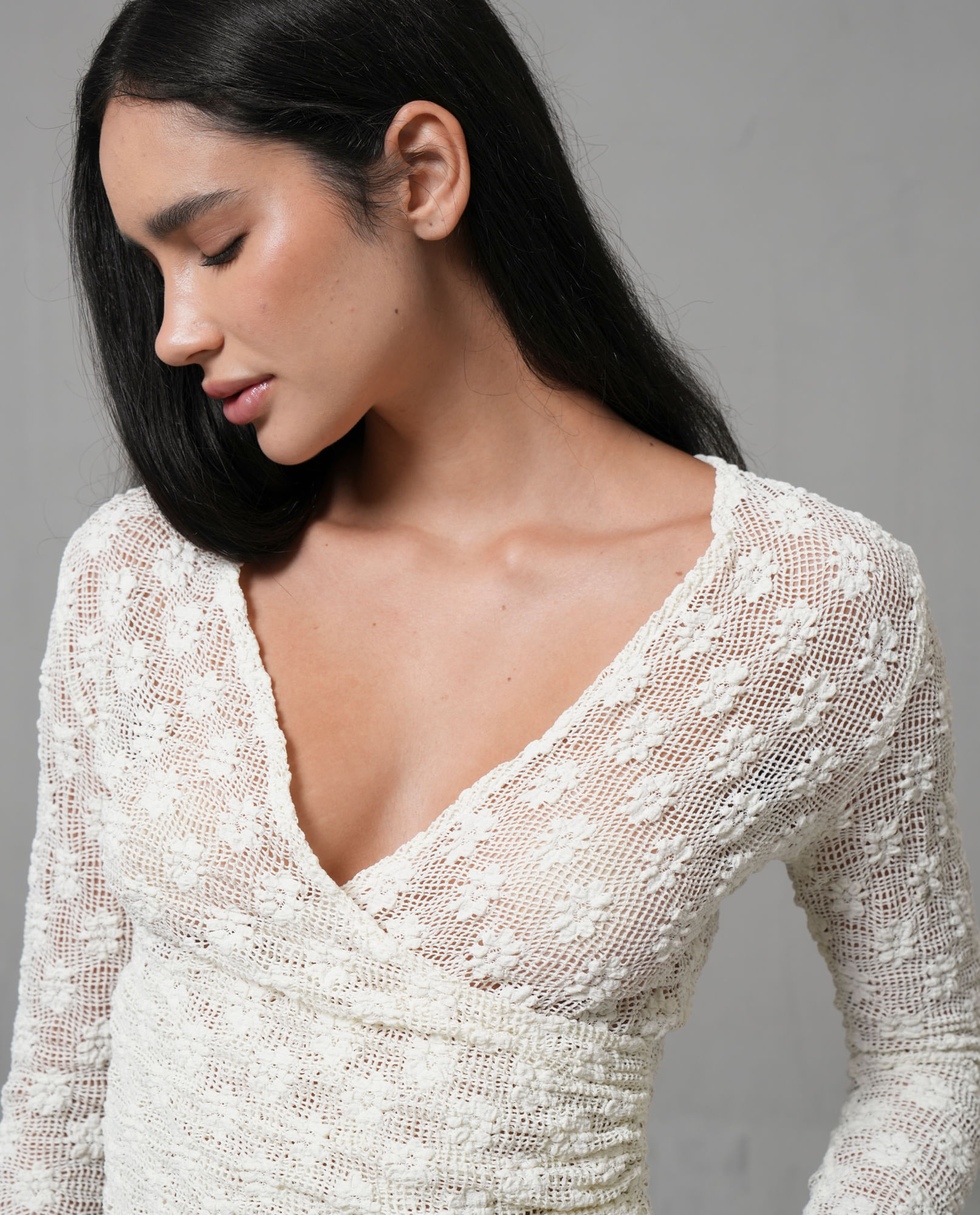 Camiseta manga larga con cuello en V para mujer
