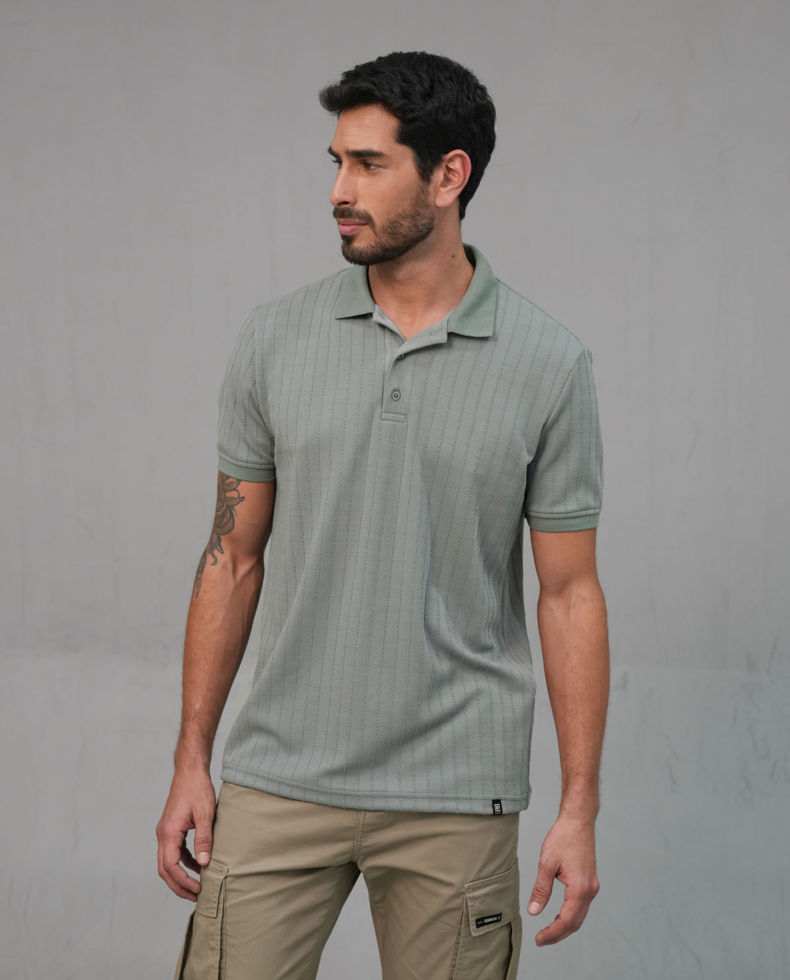 Polo con rayas verticales para hombre