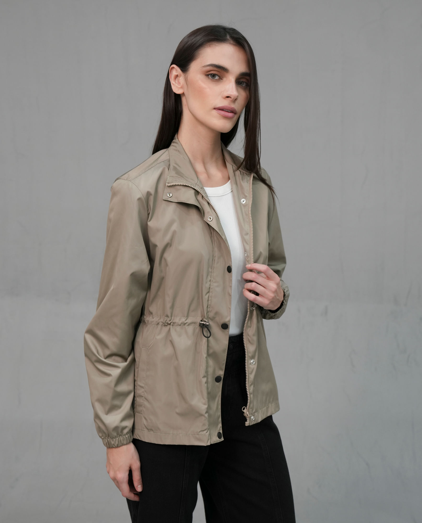 Chaqueta con cierre frontal y botones para mujer