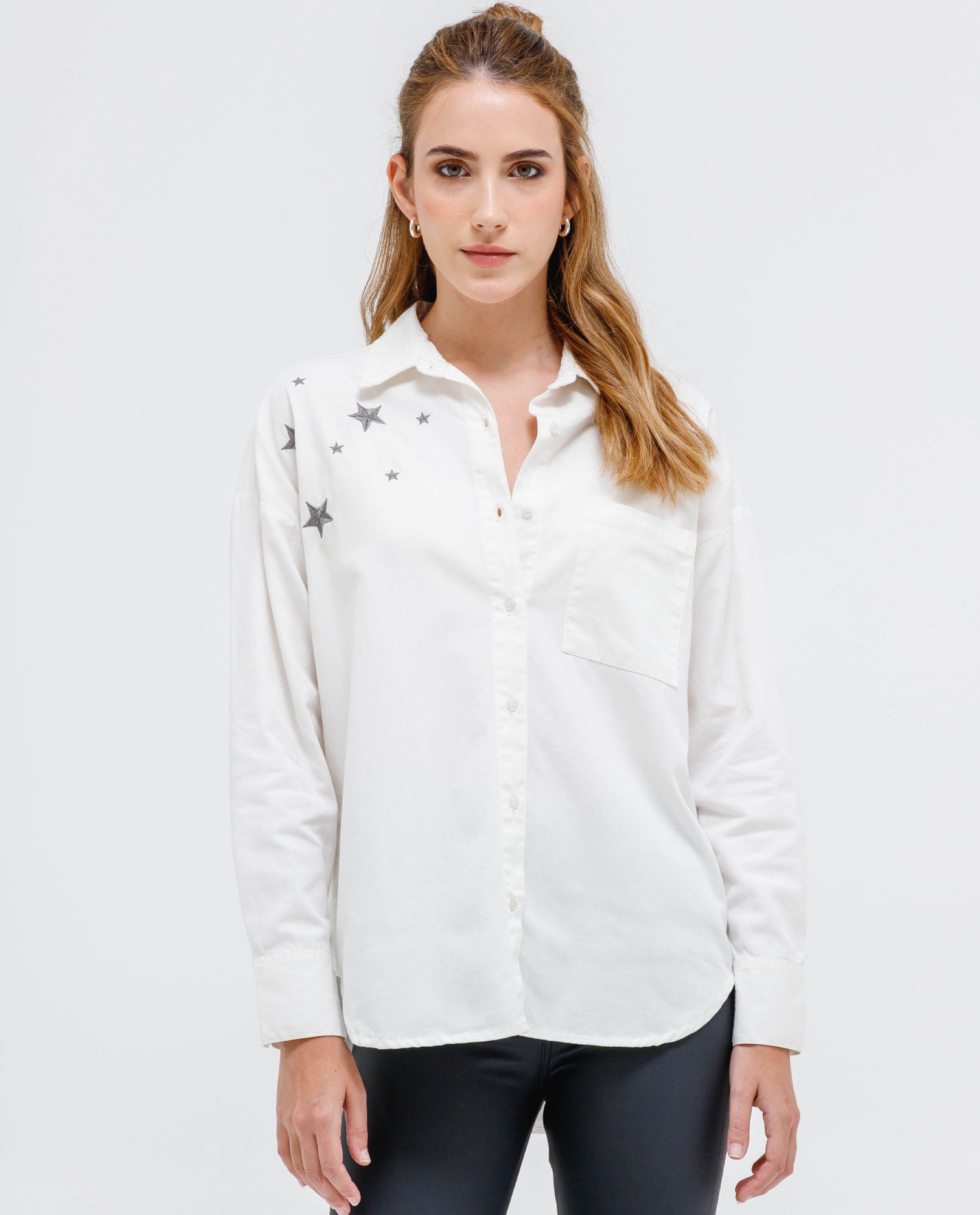 Camisa con estampado y bordado para mujer