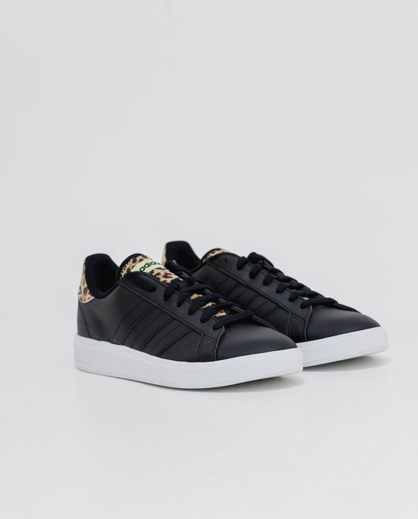 Tenis Adidas con detalles animal print para mujer