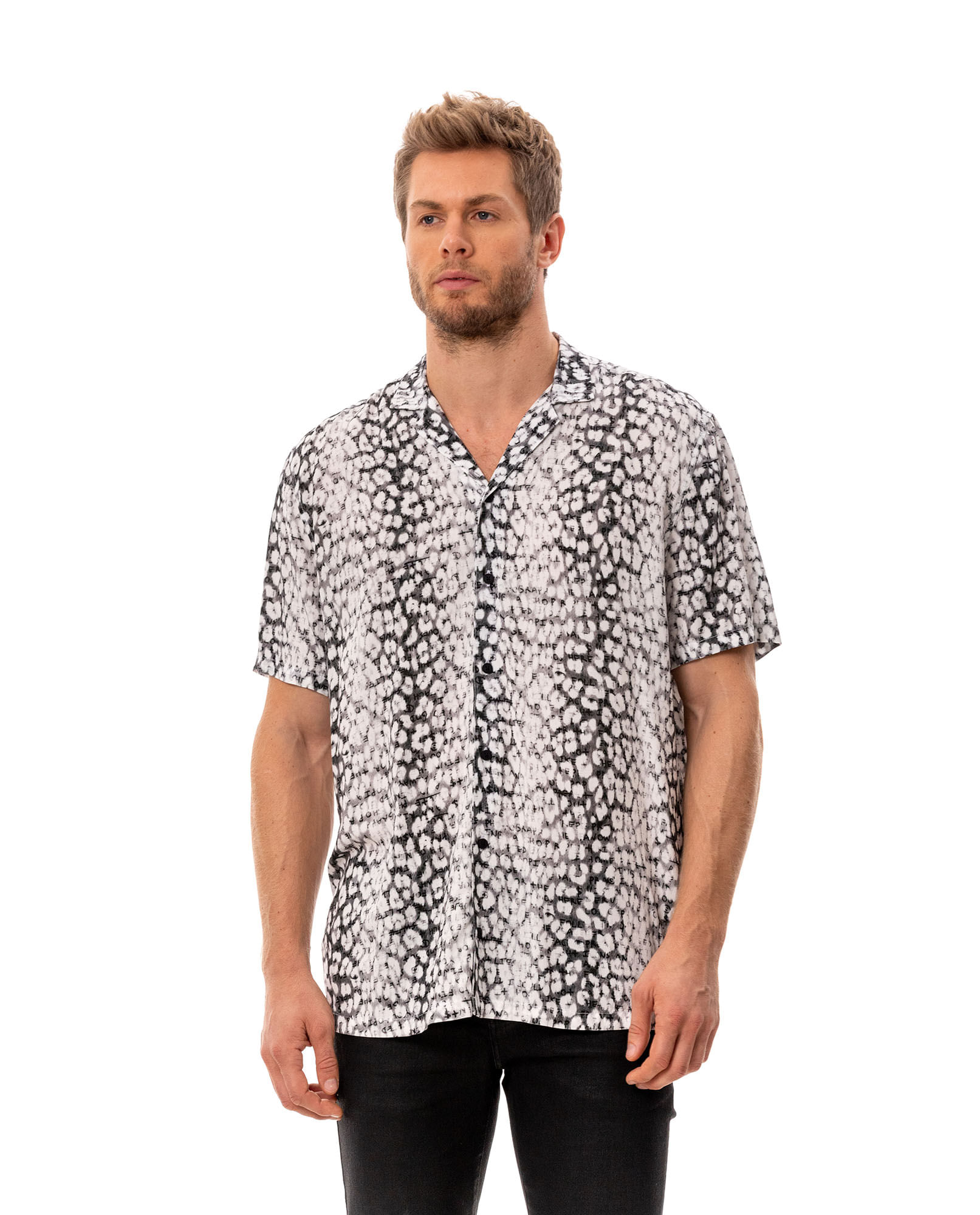 Camisa con estampado de animal print para hombre