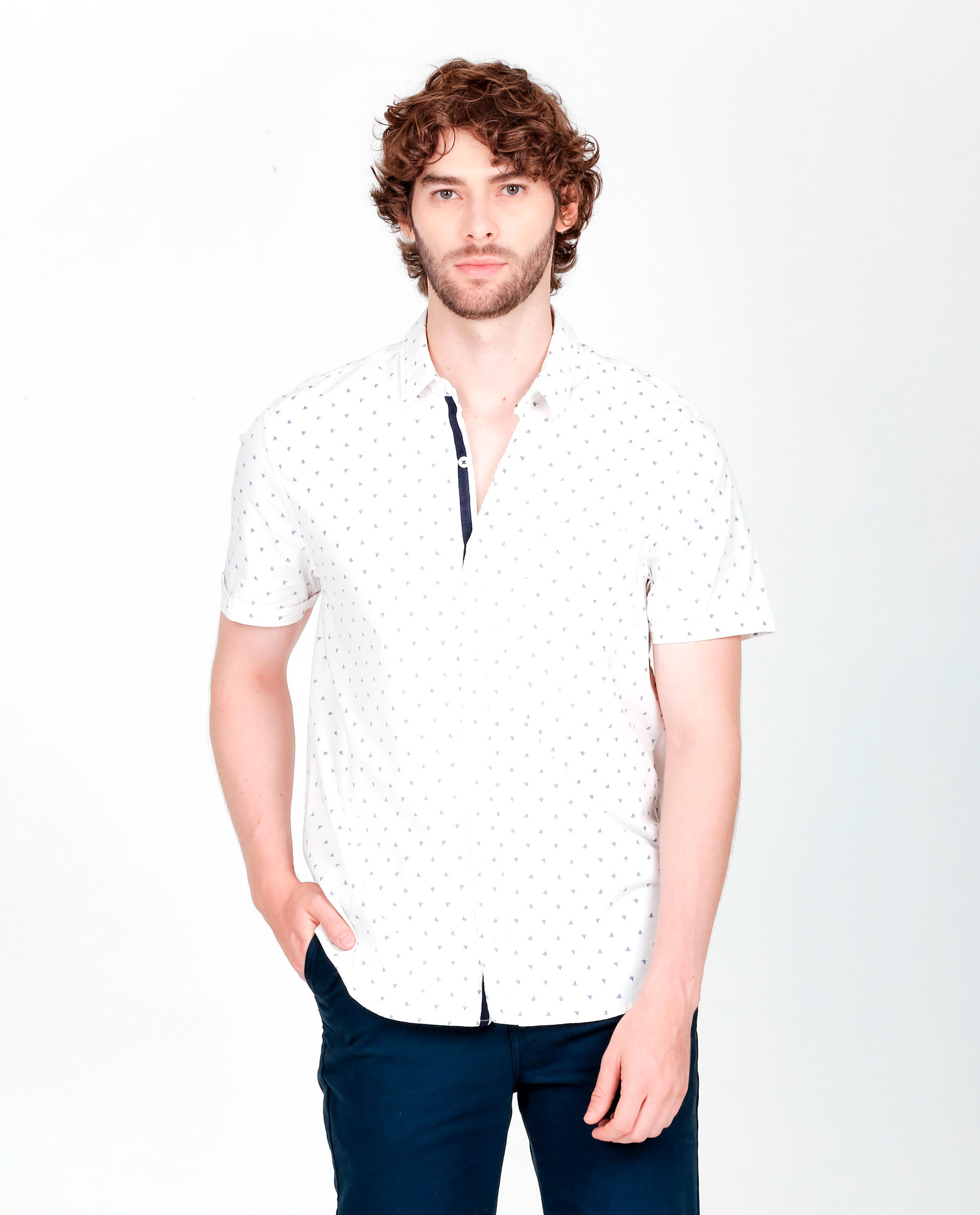 Camisa de diseño abierto para hombre