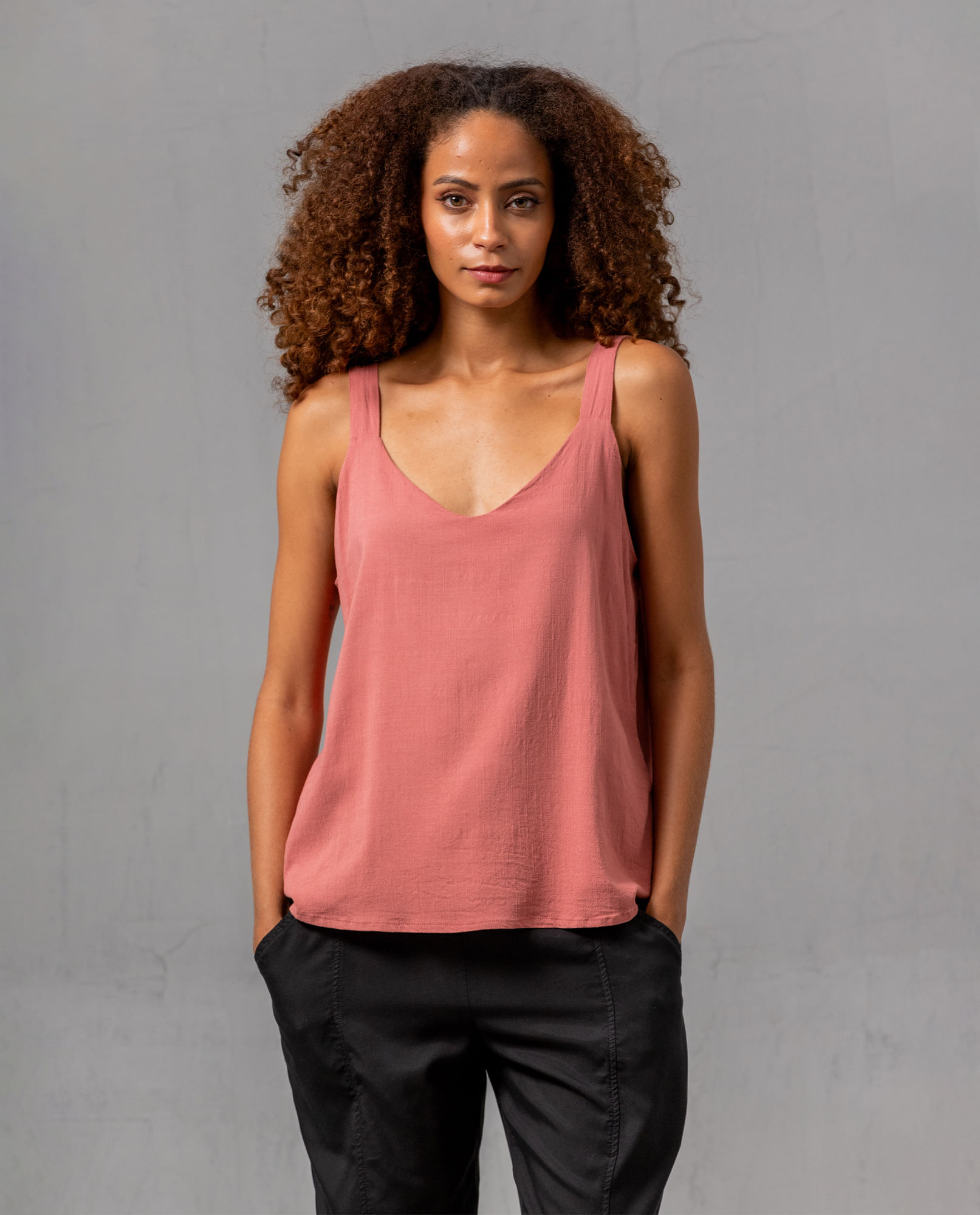 Camisa con escote en V para mujer