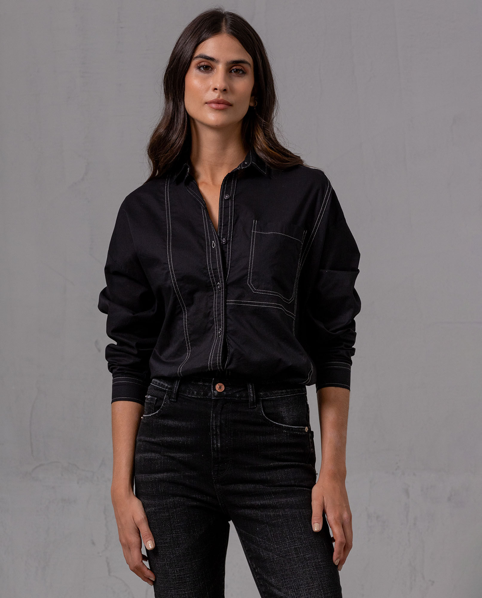 Camisa con costuras marcadas para mujer