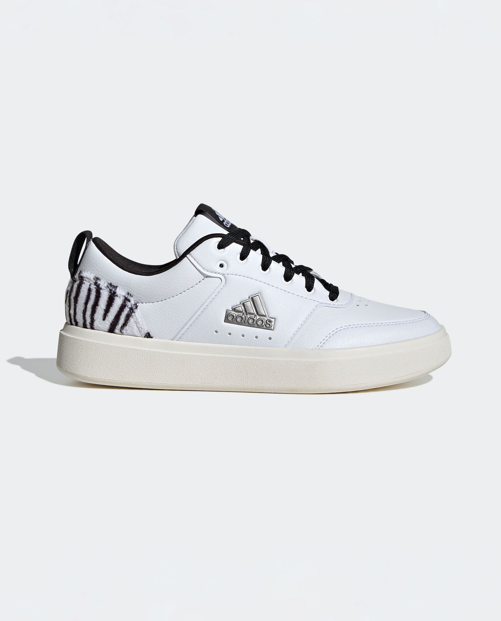 Tenis Adidas con detalle en animal print para mujer