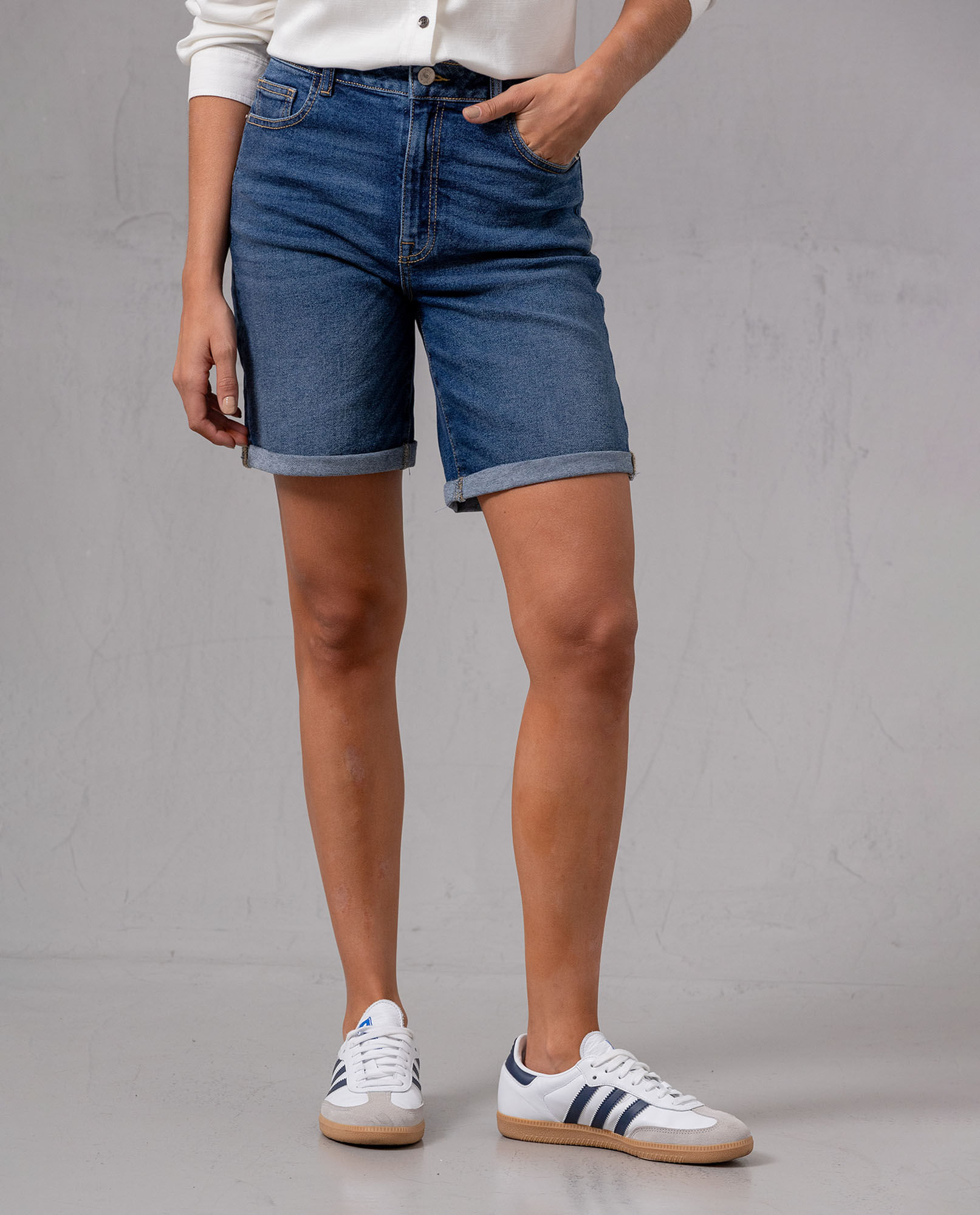 Bermuda en denim oscuro para mujer