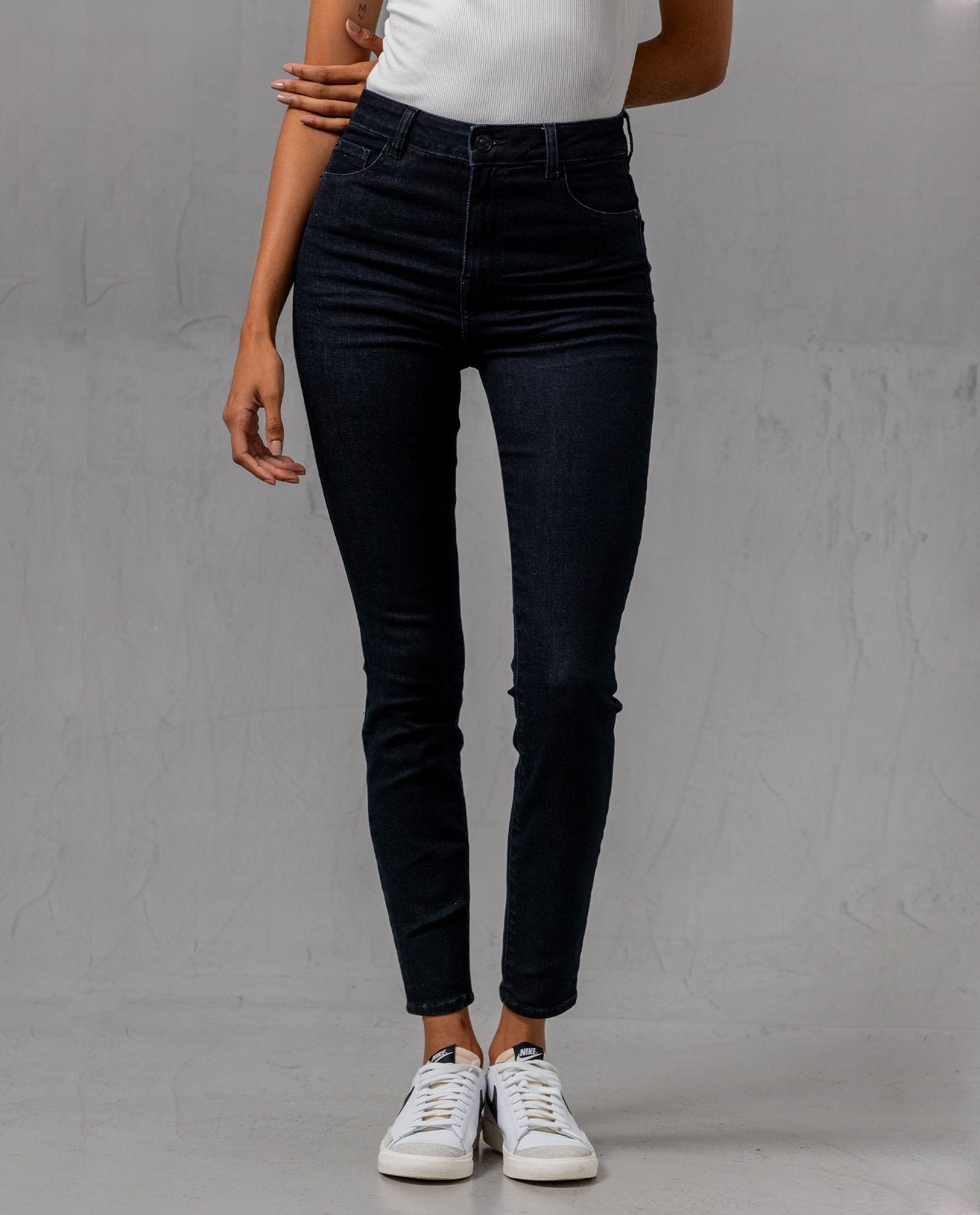 Jean Skinny tono oscuro para mujer