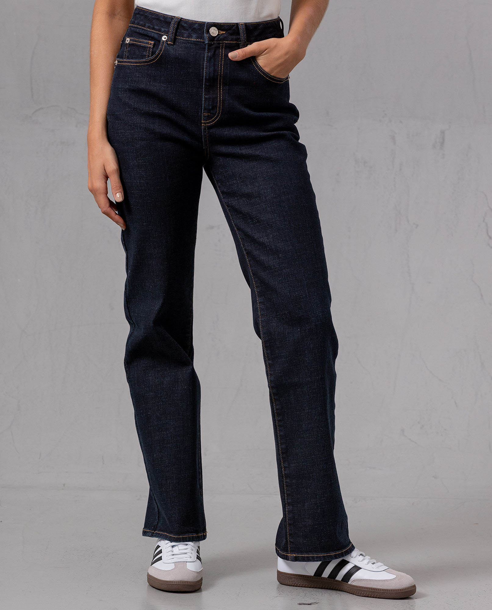 Jean Straight bota amplia para mujer