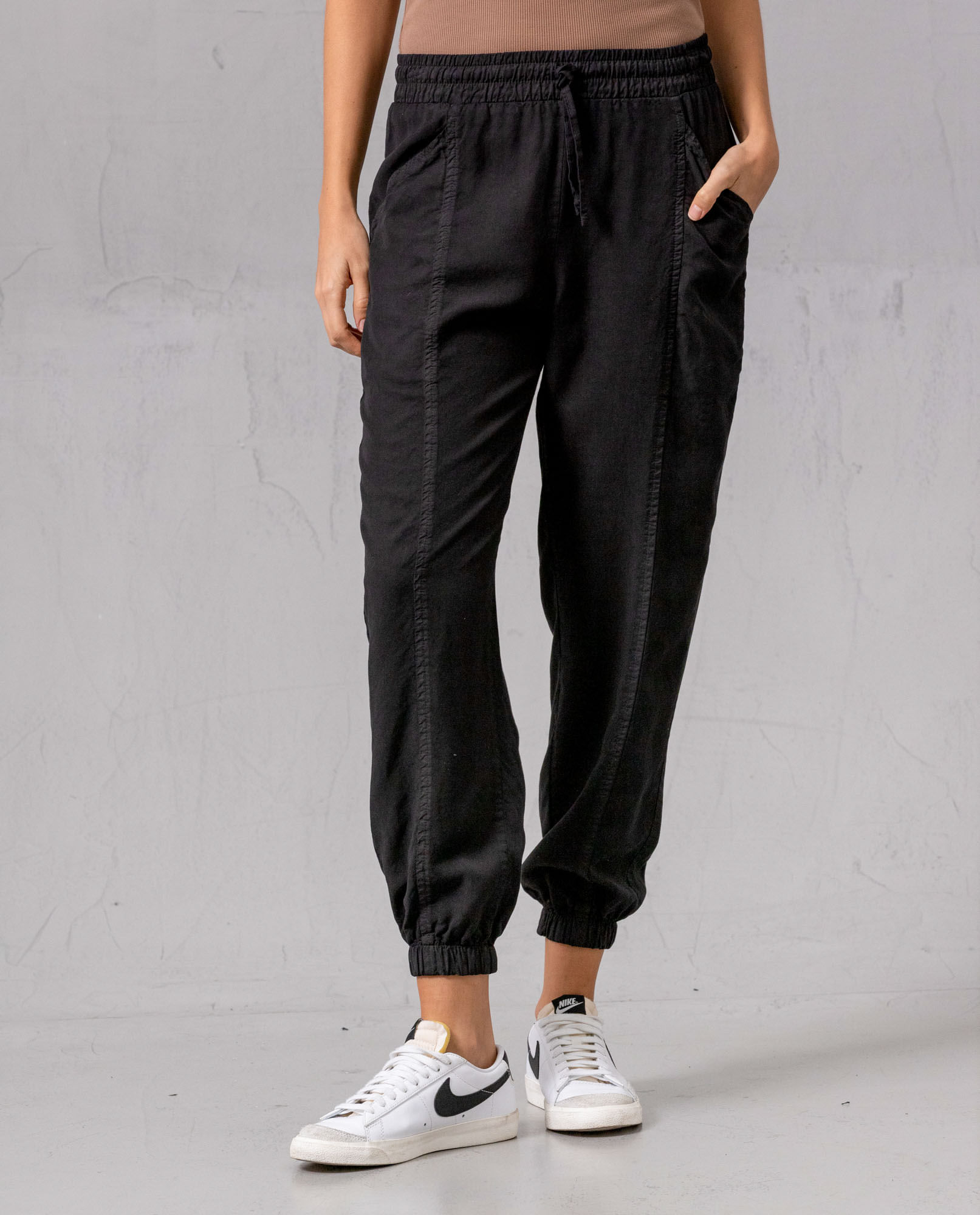 Pantalón Jogger con bolsillos para mujer