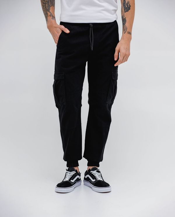Pantalón con detalles cargo para hombre