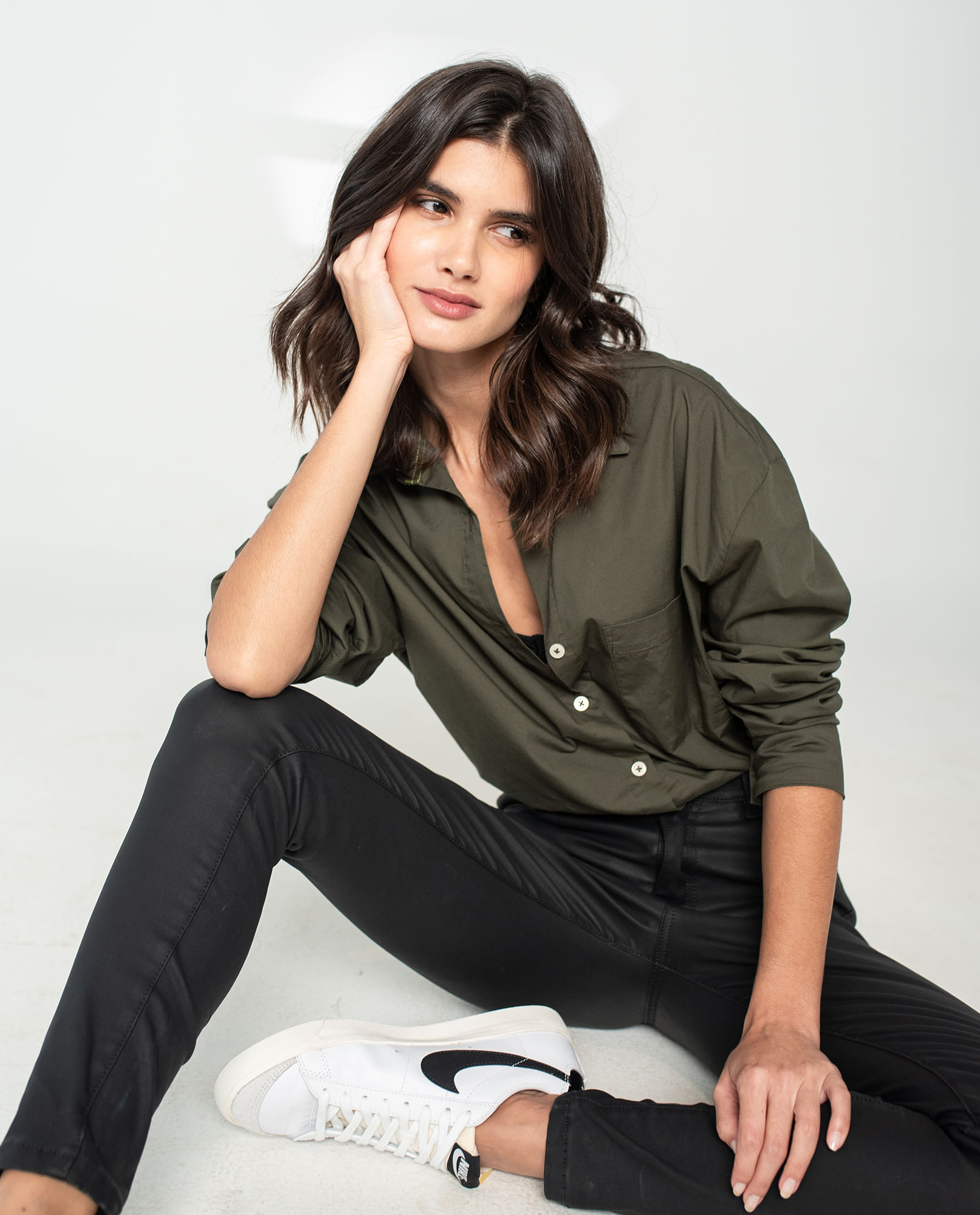 Camisa con bolsillo de parche para mujer