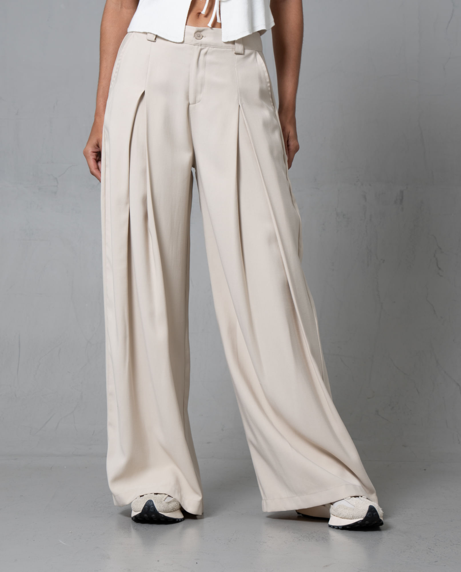 Pantalón amplio con tablas en delantero para mujer