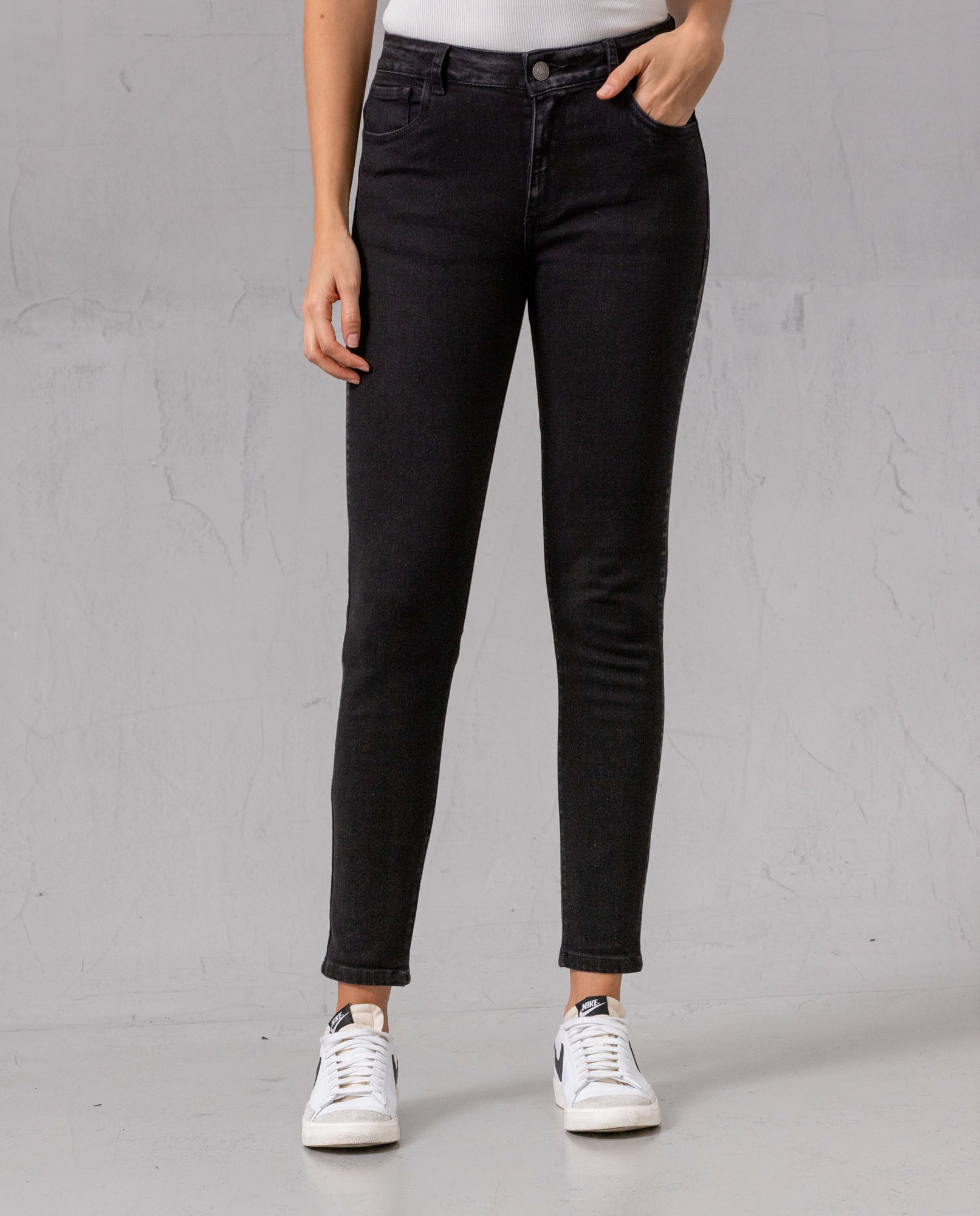 Jean Magic Up black denim para mujer