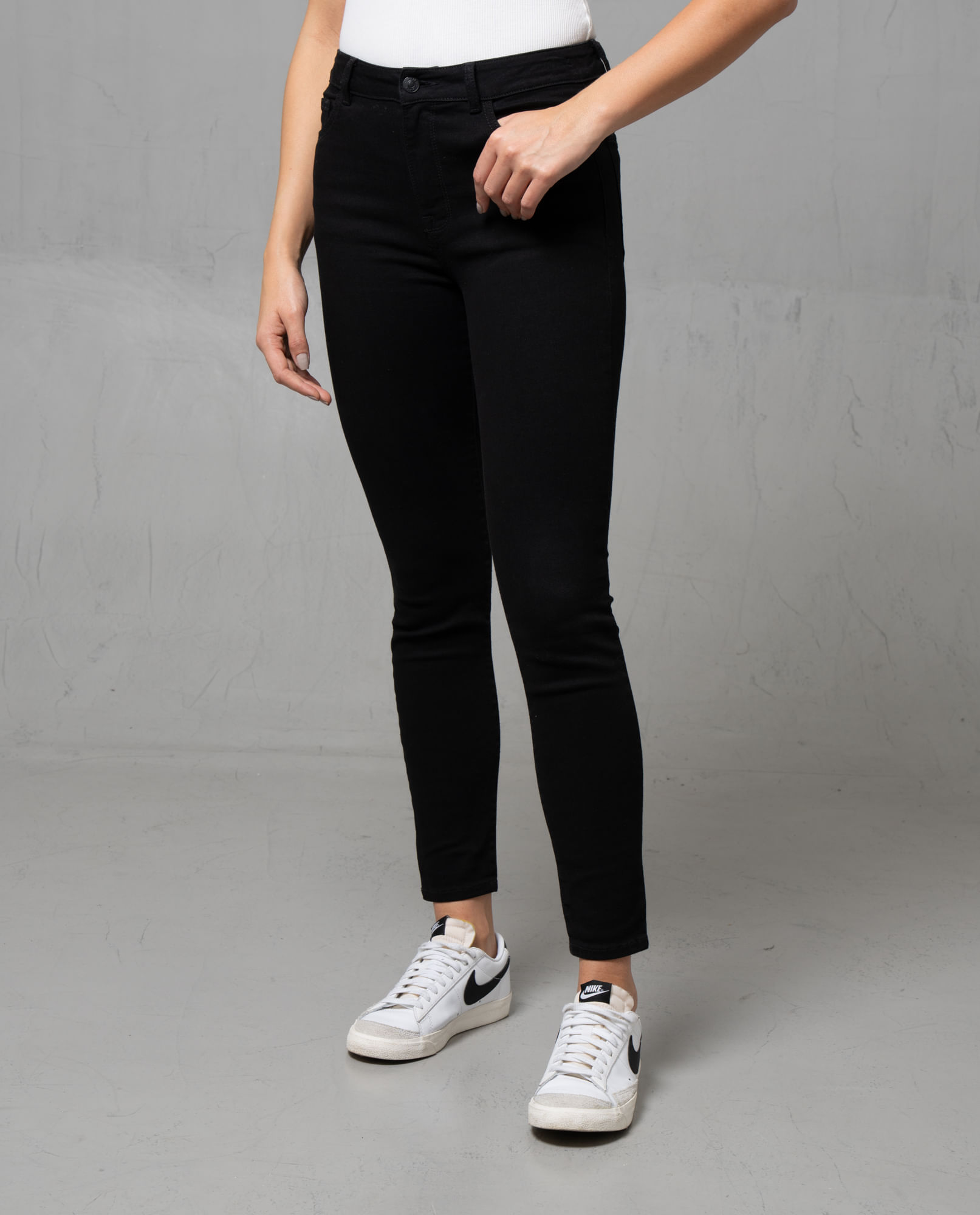 Jean Magic Up black denim para mujer