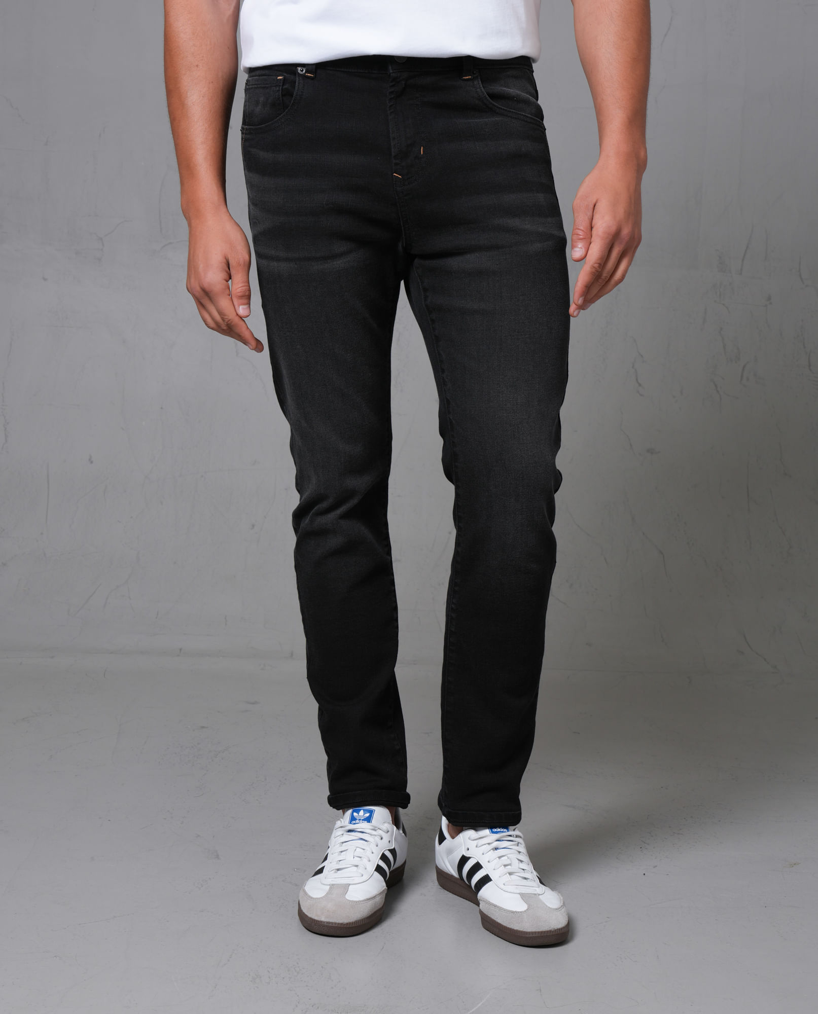 Jean Slim en black denim para hombre