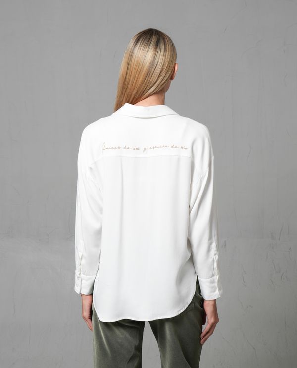 Camisa manga larga con bordado en espalda para mujer