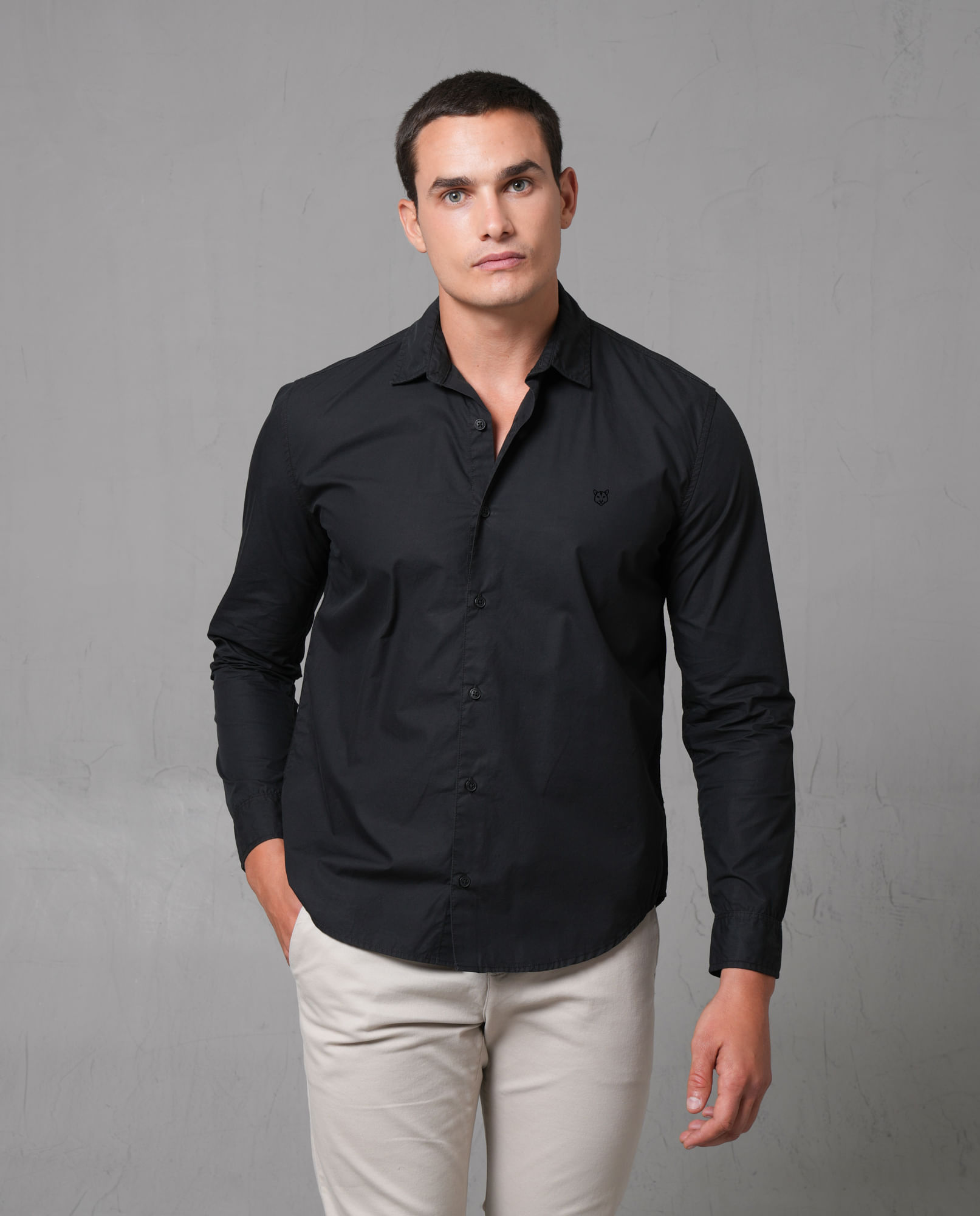 Camisa manga larga con mini bordado para hombre