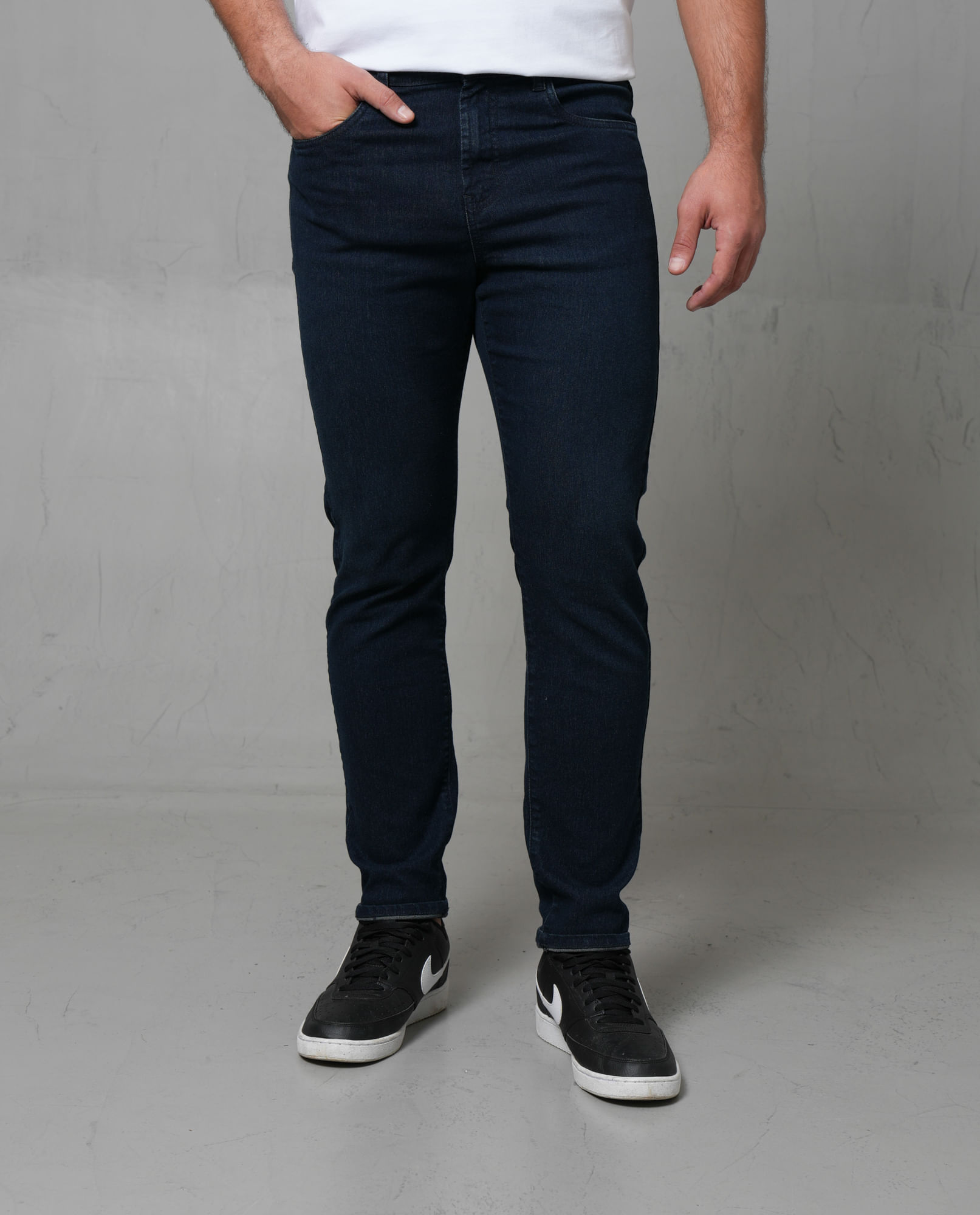 Jean Slim tono oscuro para hombre