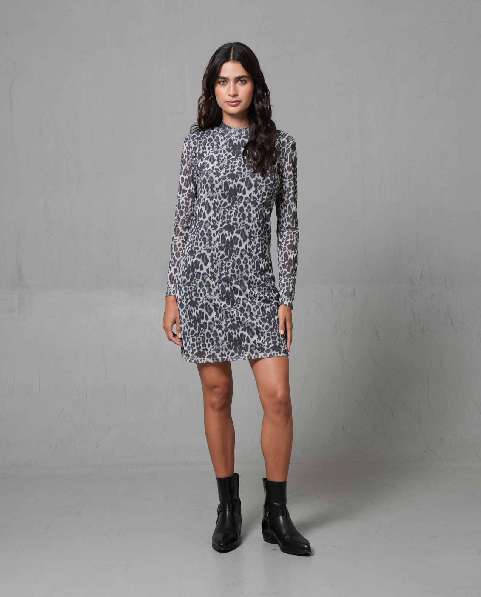 Vestido corto tipo malla de animal print para mujer