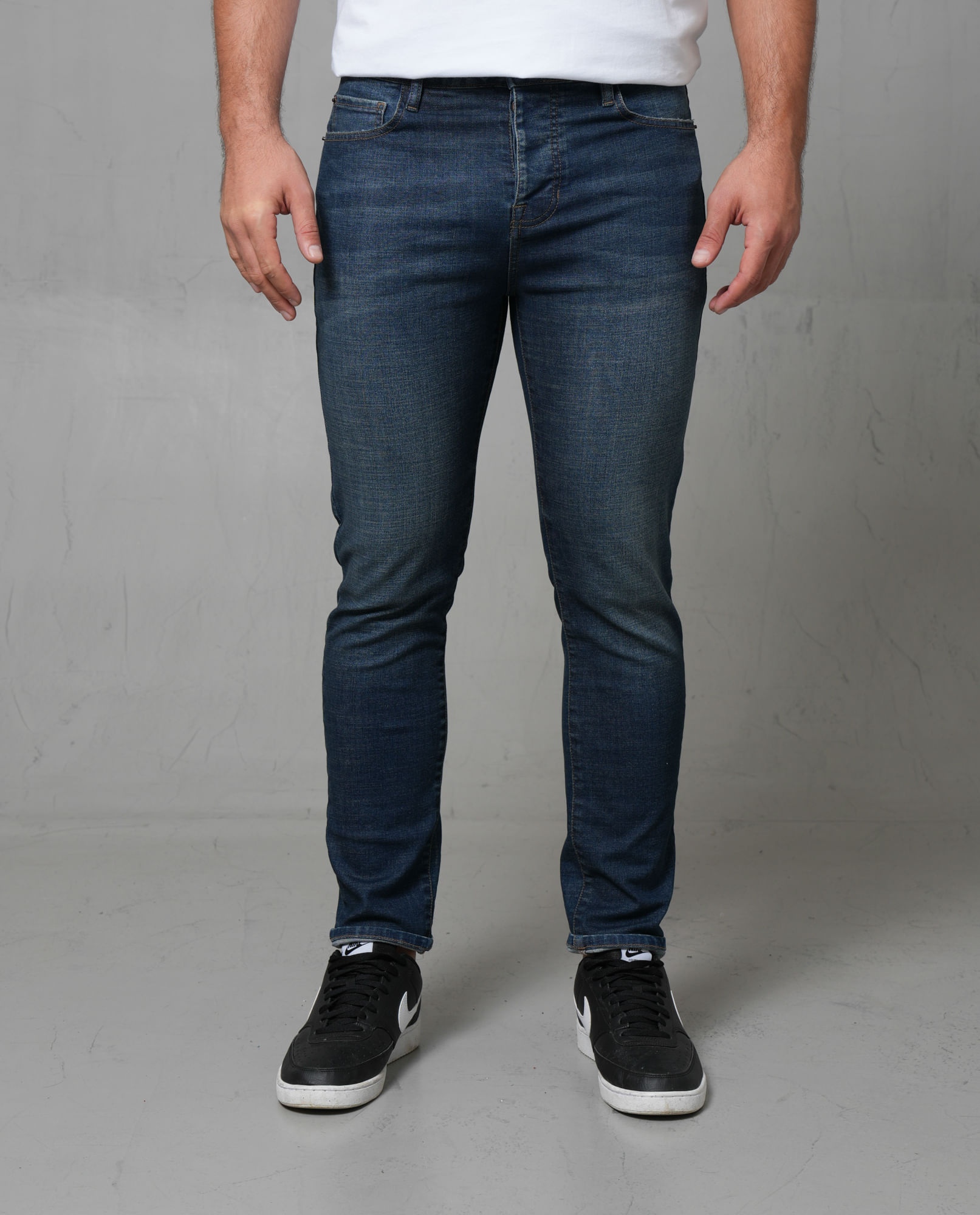 Jean Slim tono oscuro para hombre