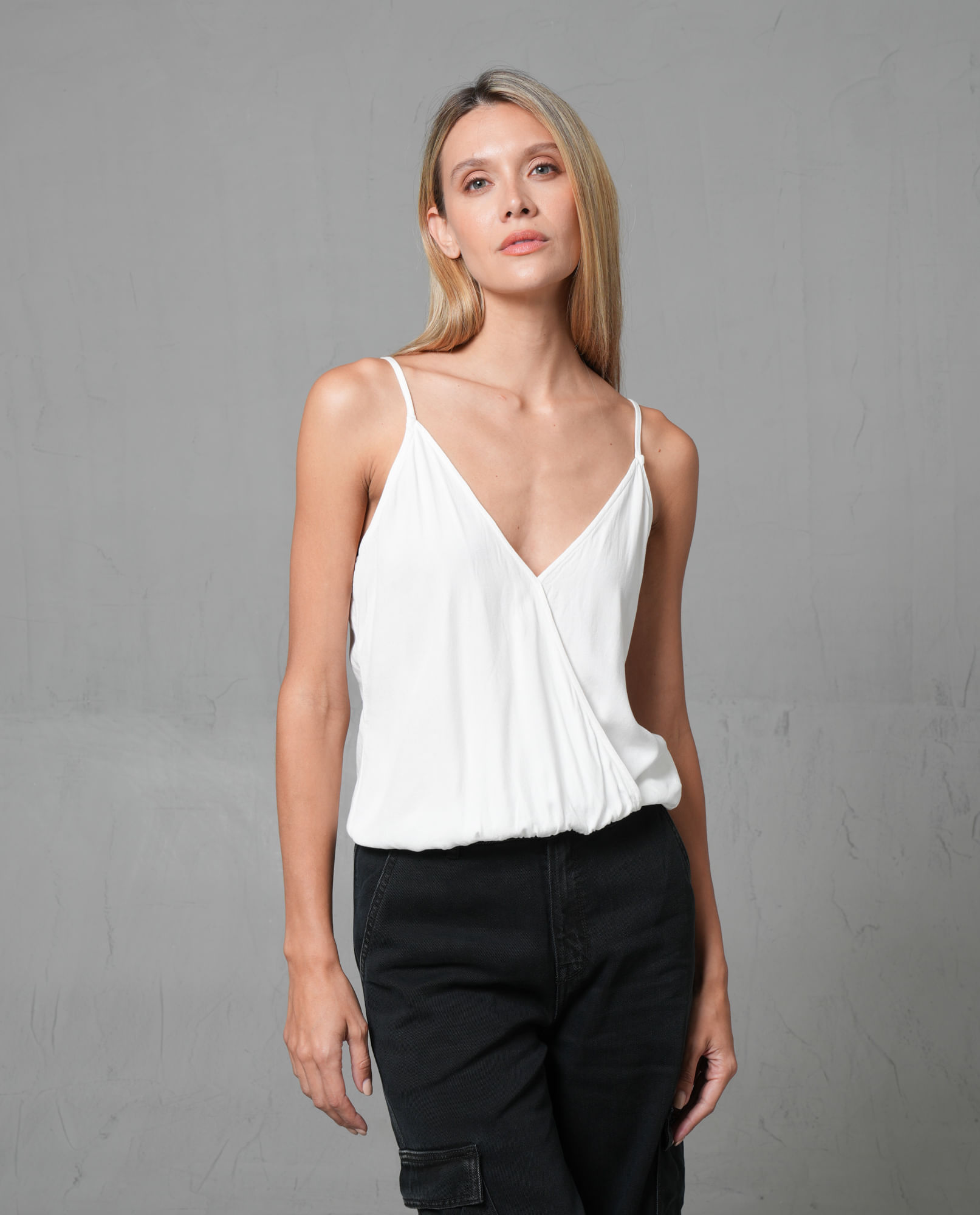 Camisa con diseño cruzado para mujer