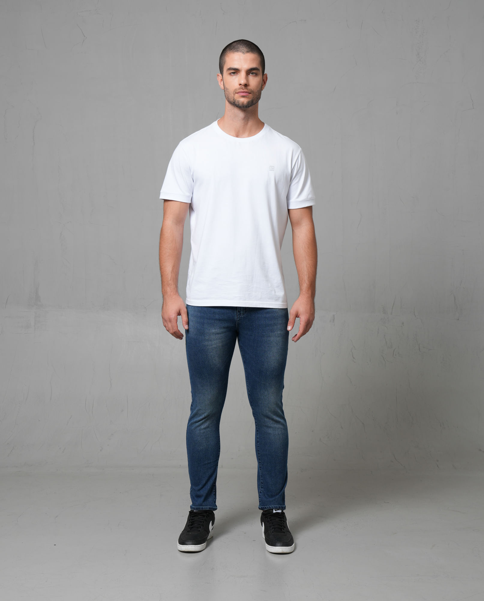 Jean Slim tono oscuro para hombre