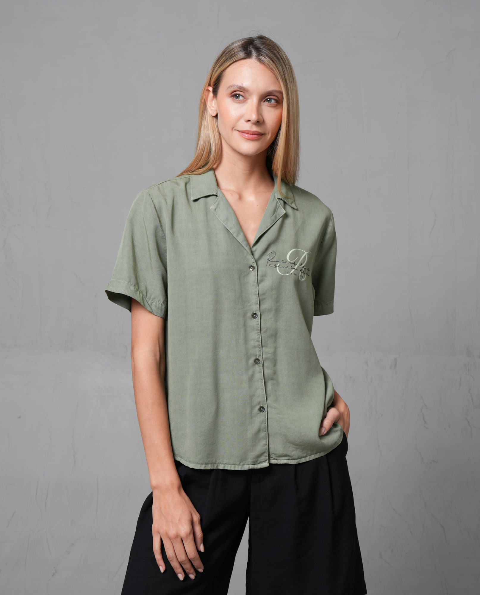 Camisa tipo Resort con bordado para mujer