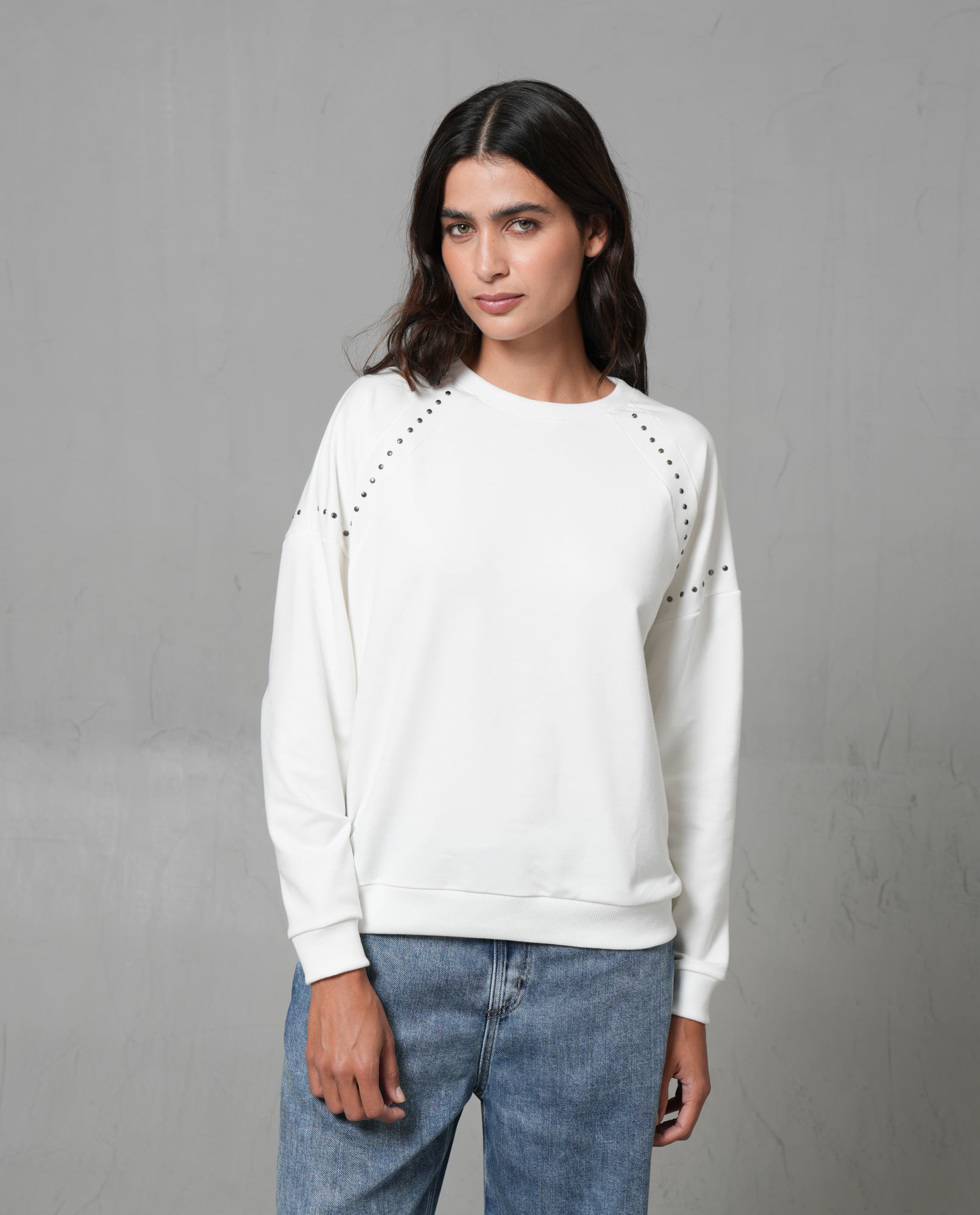 Buzo en burda con apliques para mujer