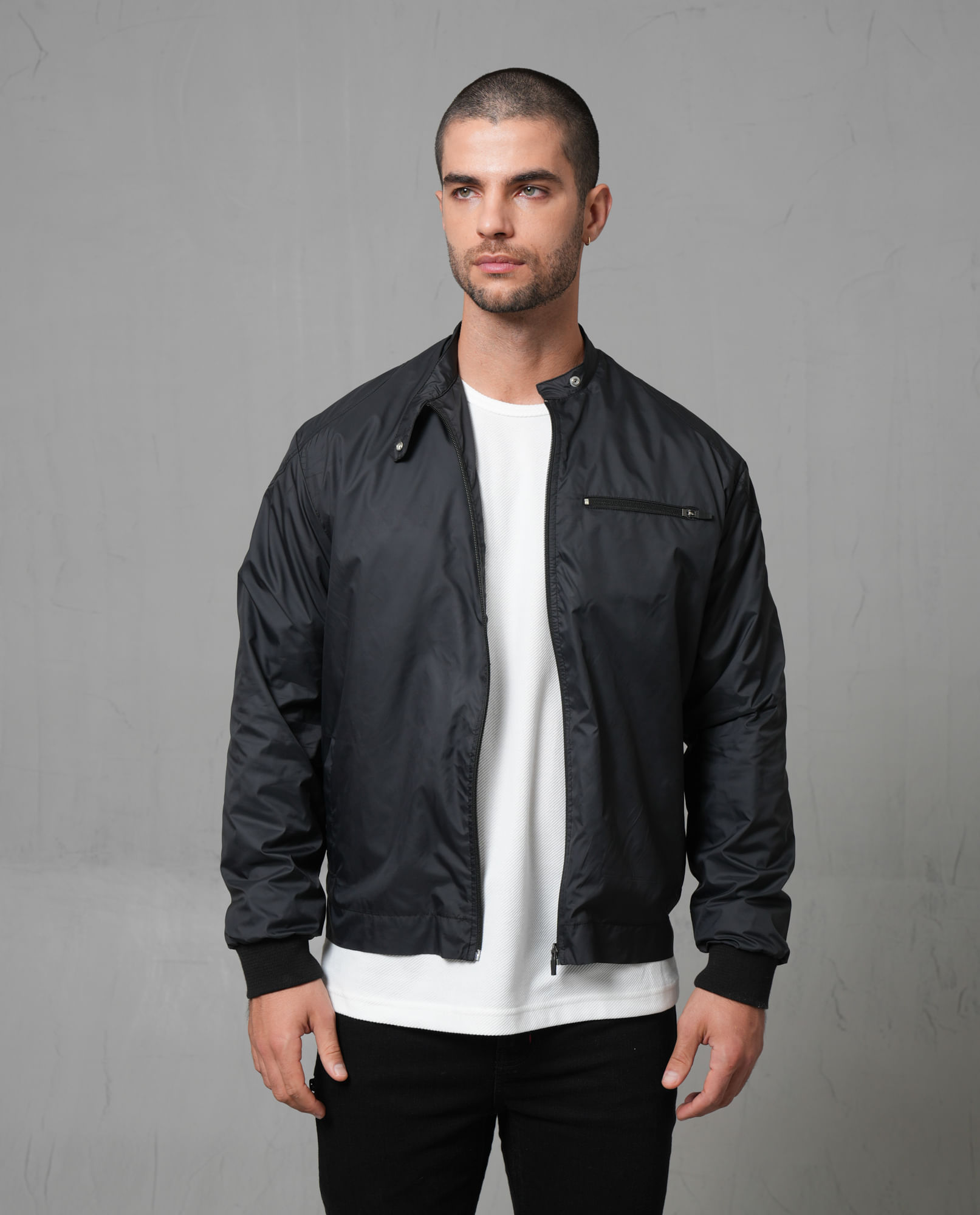 Chaqueta tipo Biker con tela antifluido para hombre