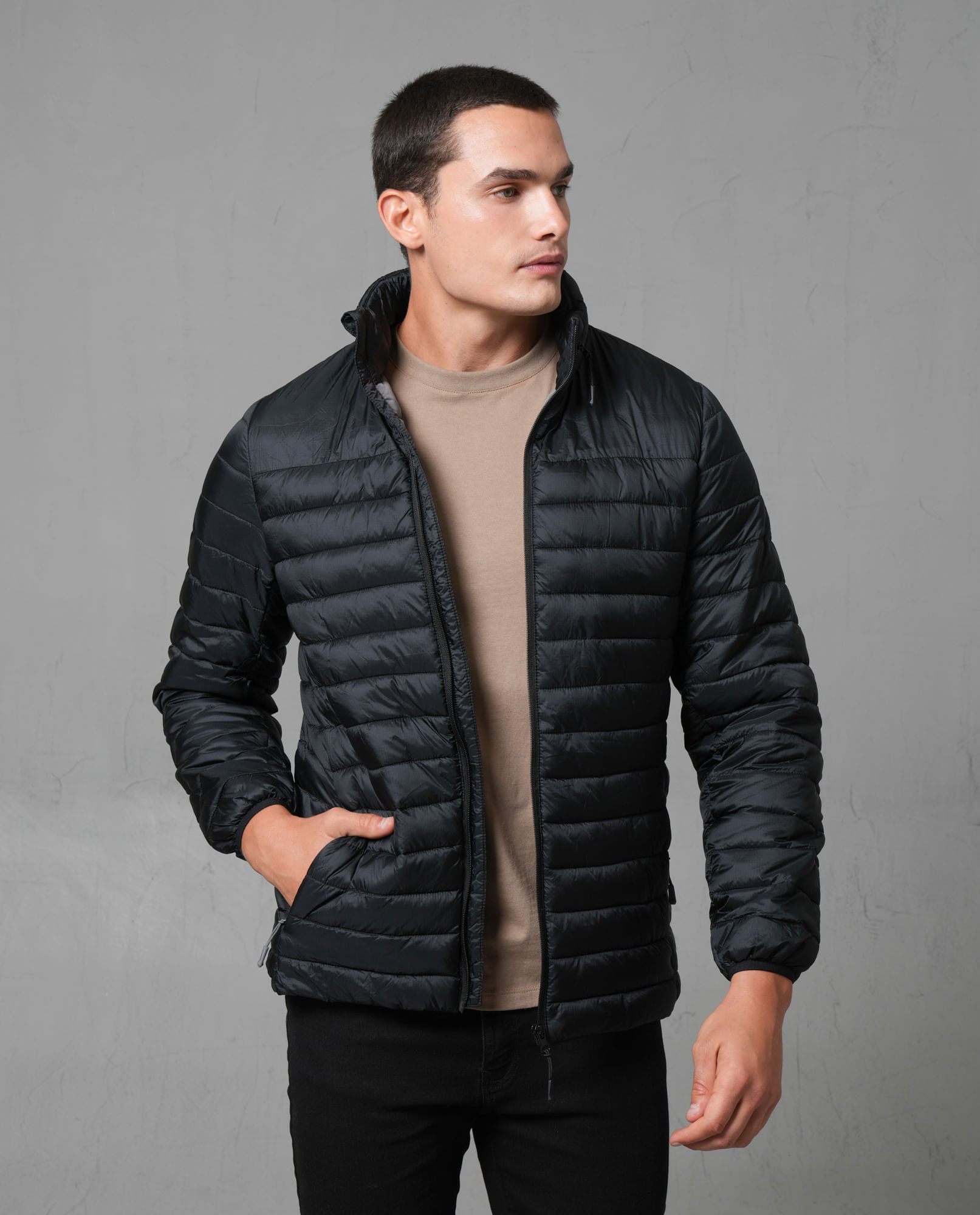 Chaqueta acolchada con capucha para hombre