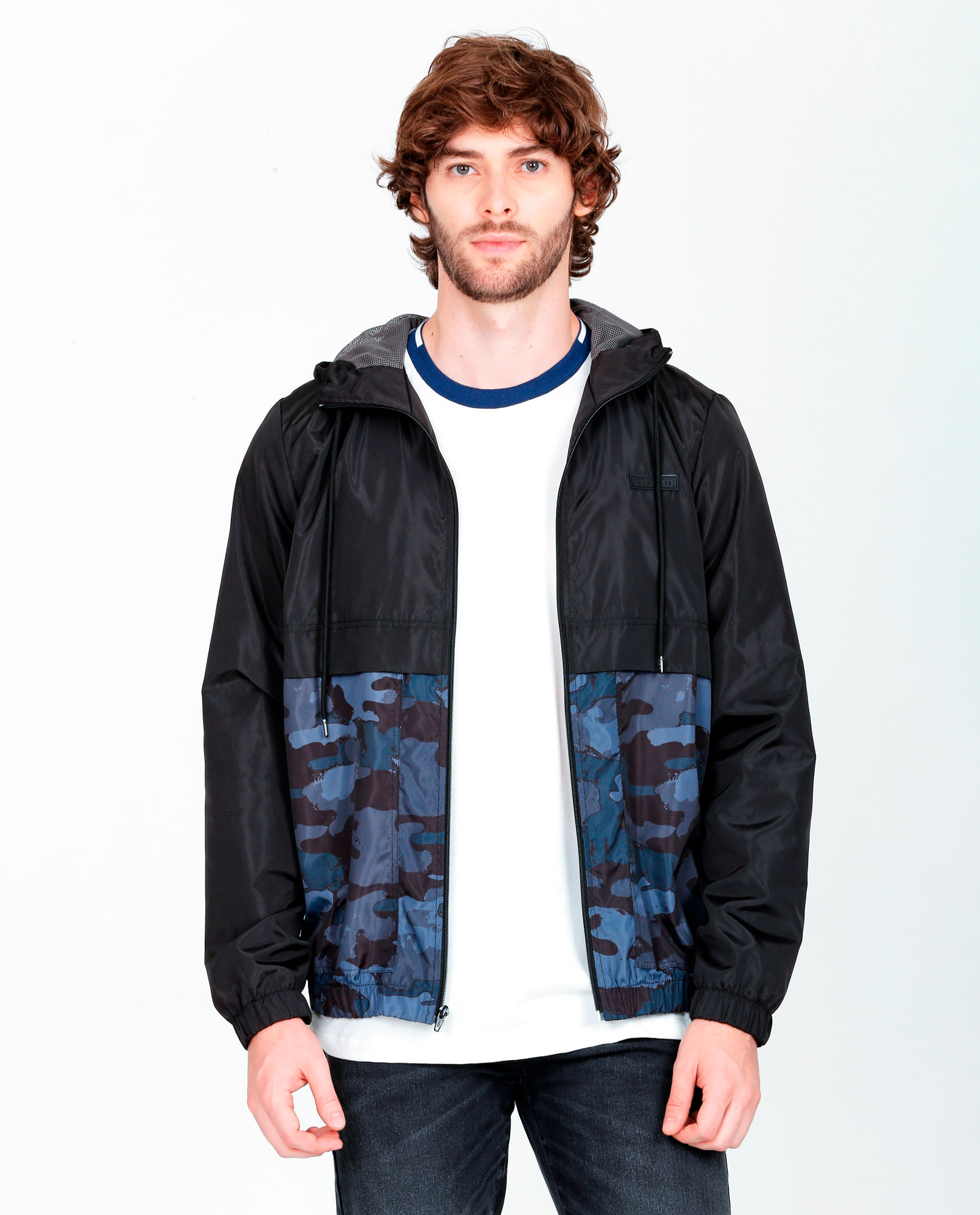Chaqueta con diseño camuflado para hombre