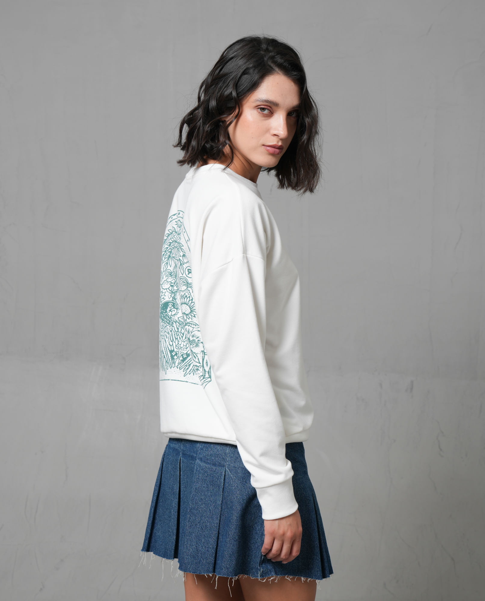 Buzo con estampado en espalda para mujer