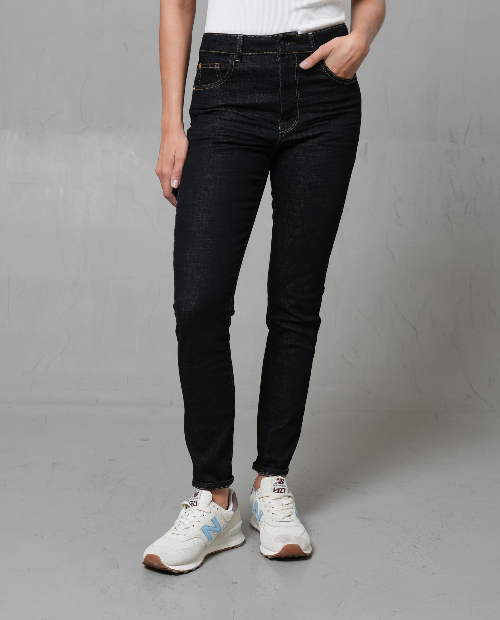 Jean Skinny con acabado raw para mujer