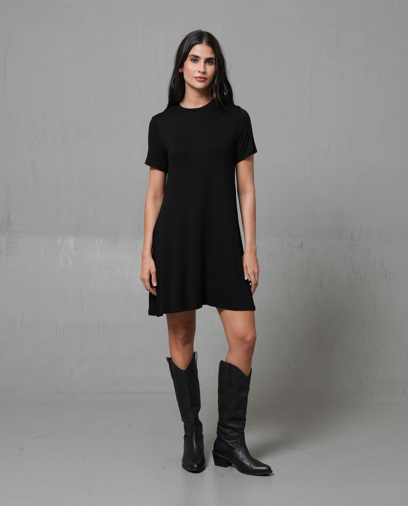 Vestido corto cuello redondo para mujer