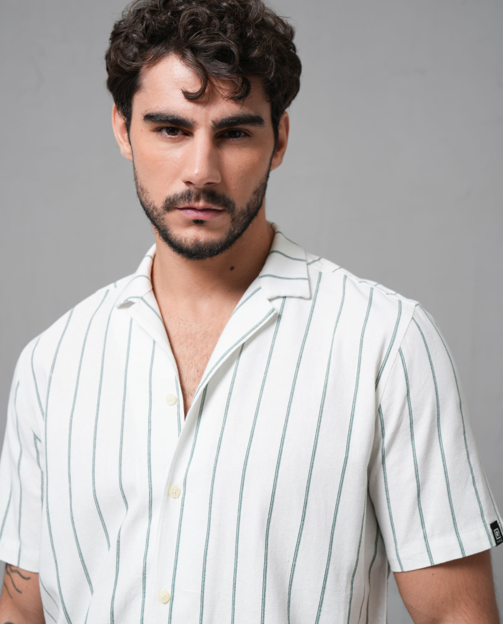Camisa manga corta a rayas para hombre