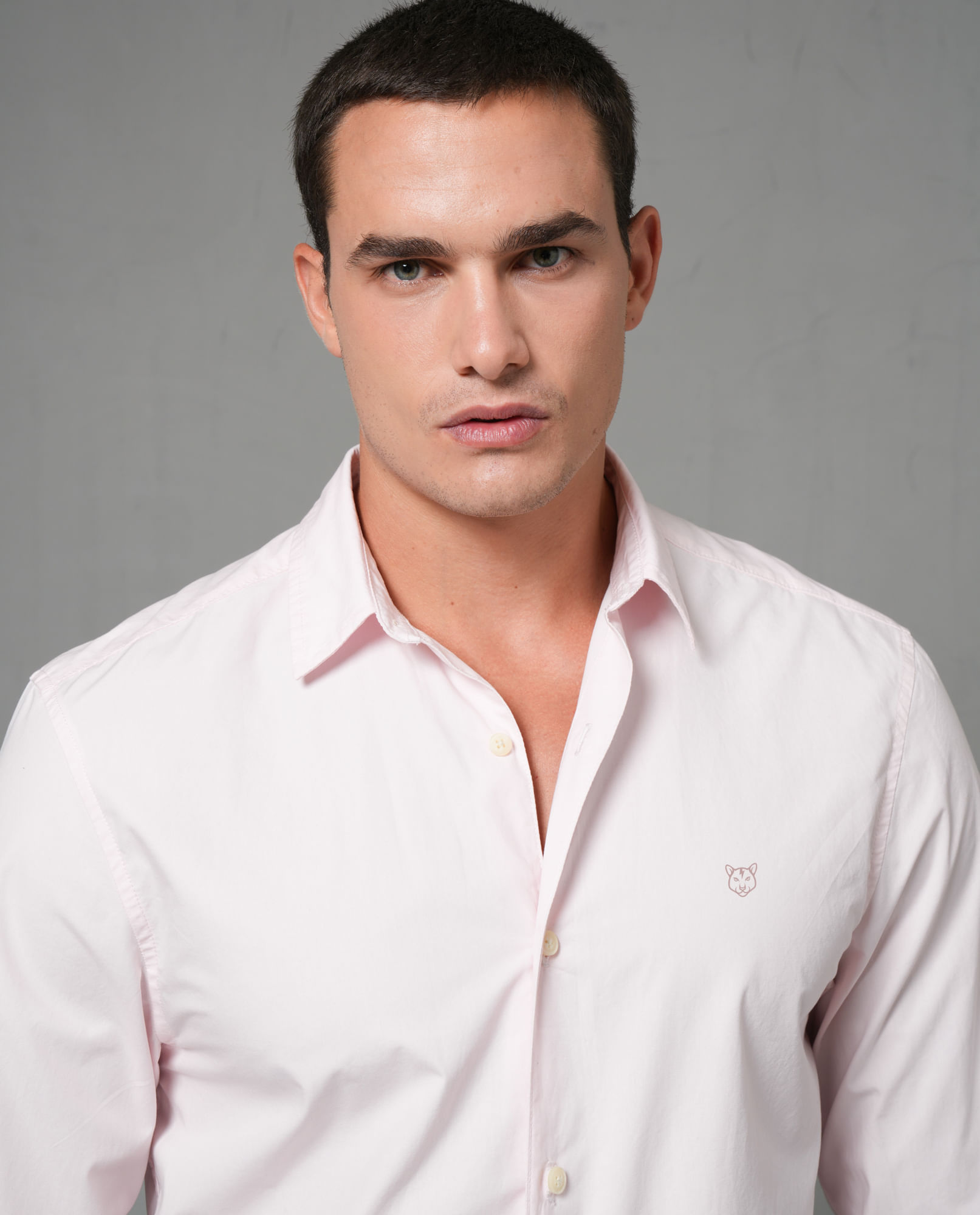 Camisa manga larga con mini bordado para hombre